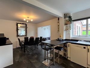 Kitchen- click for photo gallery